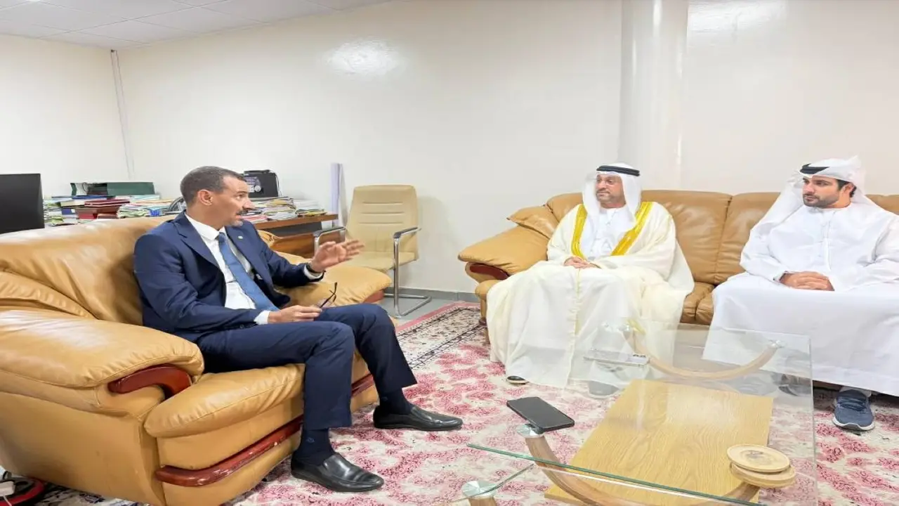 وزير الثقافة الموريتاني يشيد بمبادرات الشارقة وتأثيرها العربي.